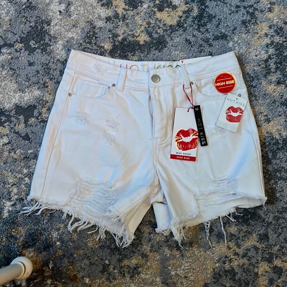 Hot kiss white high rise midi shorts.